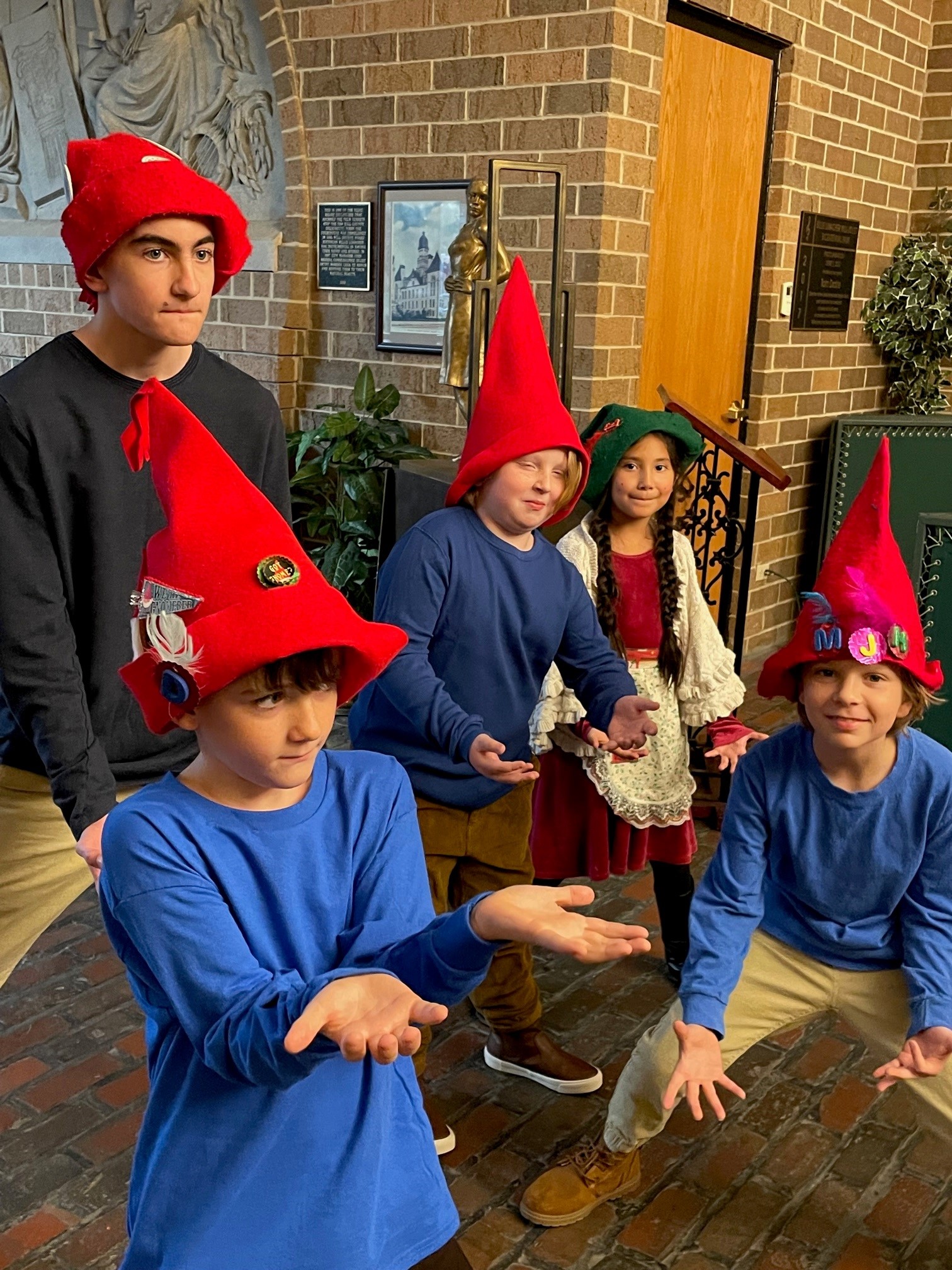 Gnomes acting - 4 boys and 1 girl